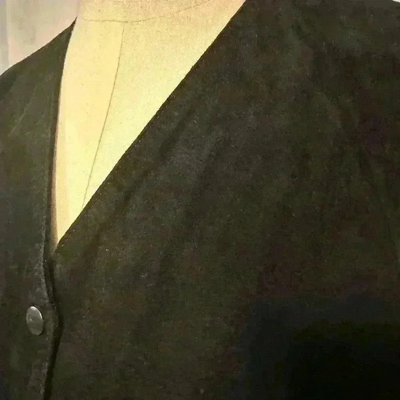 Men’s Suede Vest. Black. Satin Back. Snap Closure. Size Medium - Picture 2 of 6
